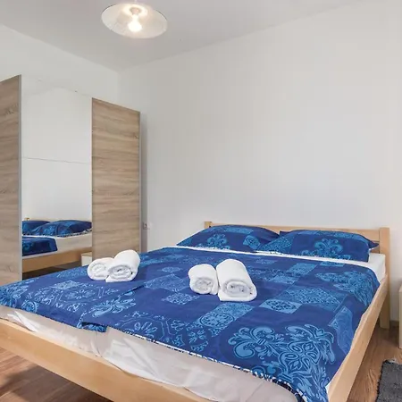 8 Bedroom Awesome In *