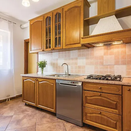 Holiday home 8 Bedroom Awesome In