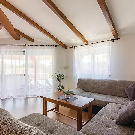 8 Bedroom Awesome In *