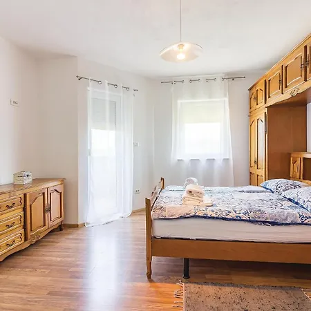 8 Bedroom Awesome In *