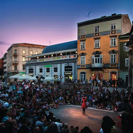 8 Bedroom Awesome In Ferienhaus