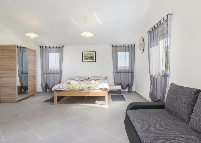 8 Bedroom Awesome In Prázdninový dům *