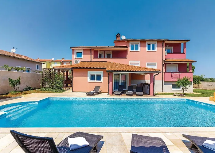 8 Bedroom Awesome In * Pula
