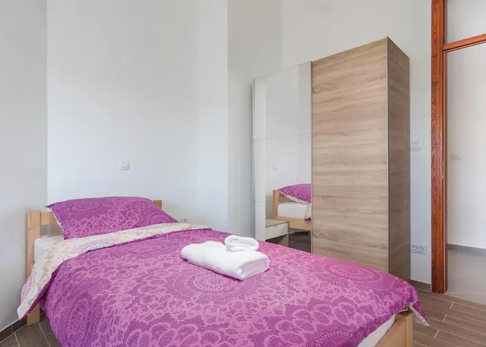 Prázdninový dům 8 Bedroom Awesome In