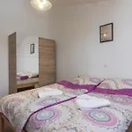 בית נופש Beautiful In פולה