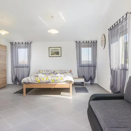 8 Bedroom Awesome In Casa vacanze *