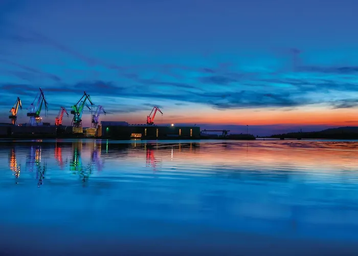 8 Bedroom Awesome In Дом отдыха