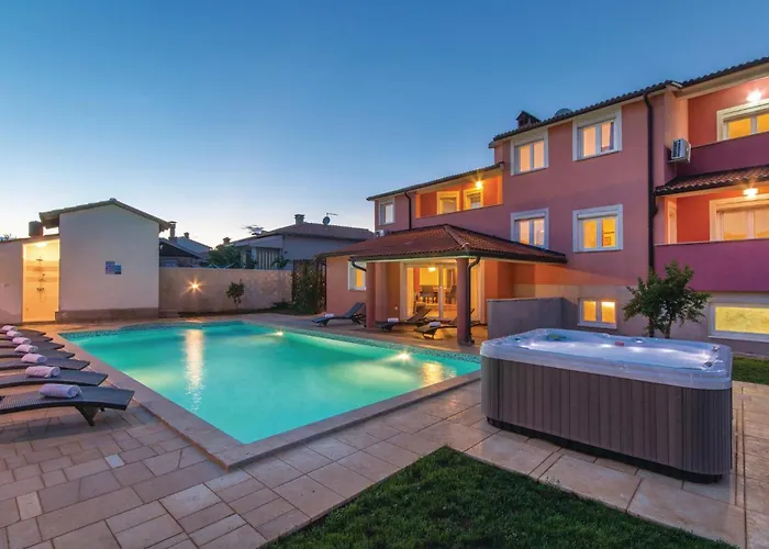 Дом отдыха 8 Bedroom Awesome In Пула