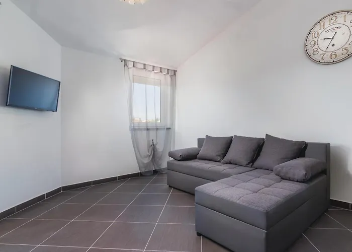 Дом отдыха 8 Bedroom Awesome In Пула