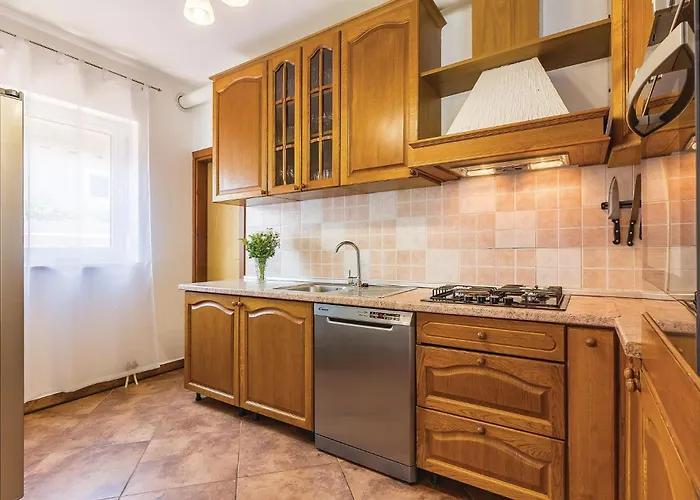 Holiday home 8 Bedroom Awesome In