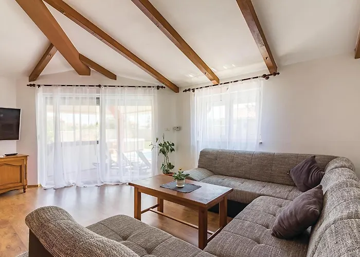 8 Bedroom Awesome In *