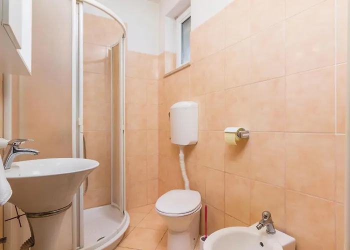 8 Bedroom Awesome In Пула