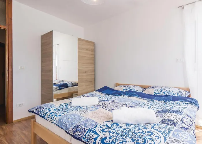 8 Bedroom Awesome In Holiday home *
