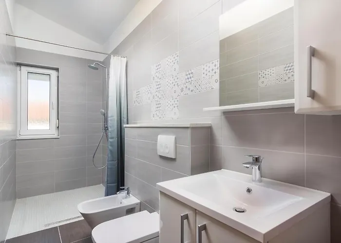 8 Bedroom Awesome In Holiday home Pula