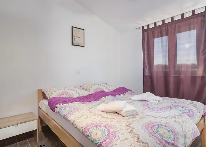8 Bedroom Awesome In Holiday home *