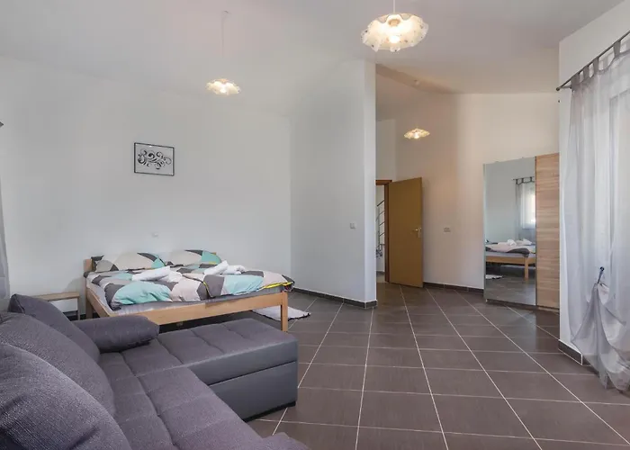 Дом отдыха 8 Bedroom Awesome In Пула