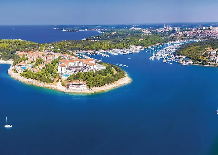 Дом отдыха 8 Bedroom Awesome In Пула