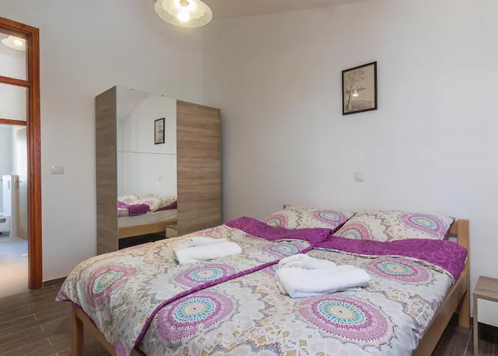 Holiday home 8 Bedroom Awesome In Pula